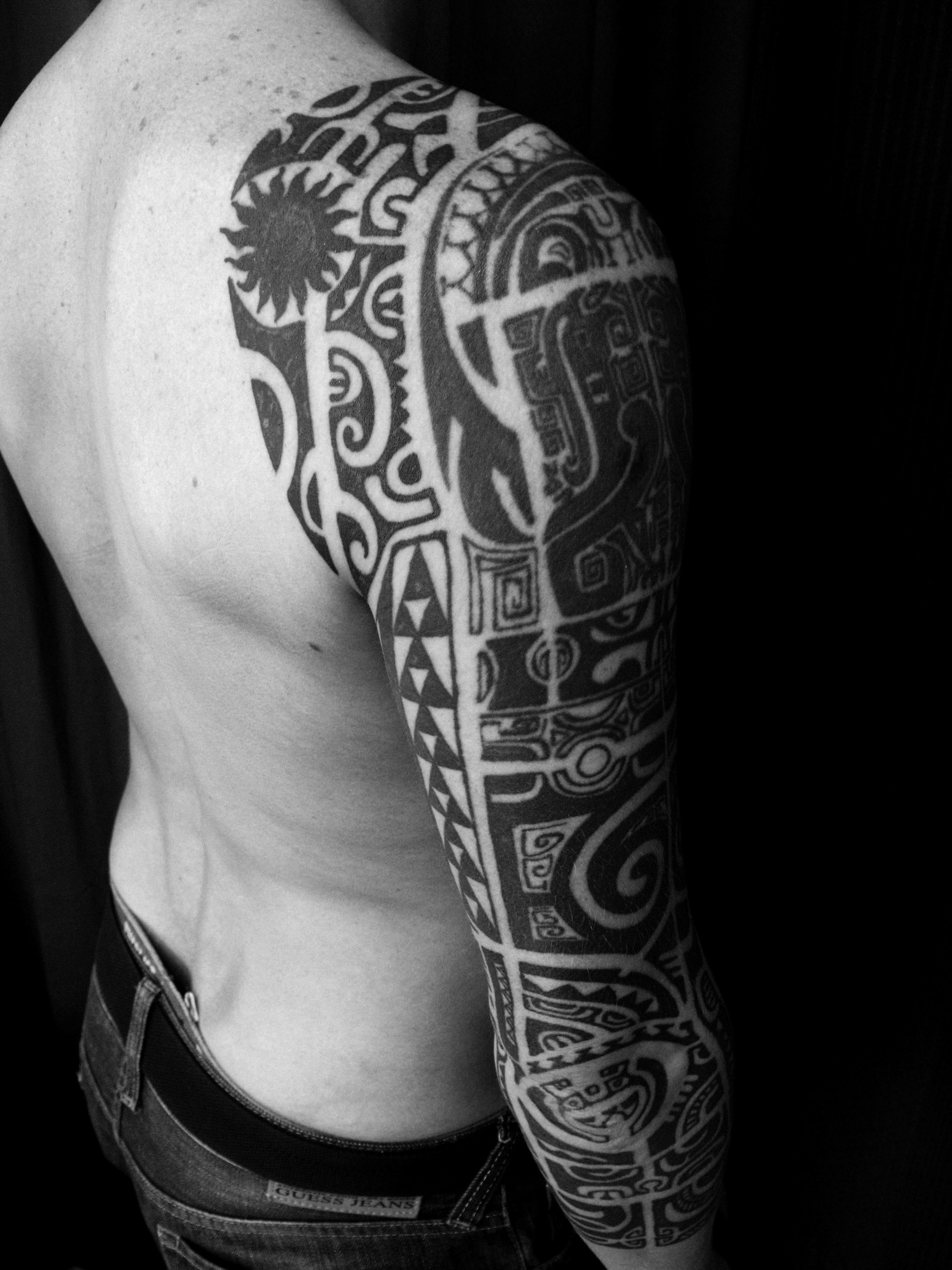 Tatouage Tribal paule Homme pour moi son tatouage